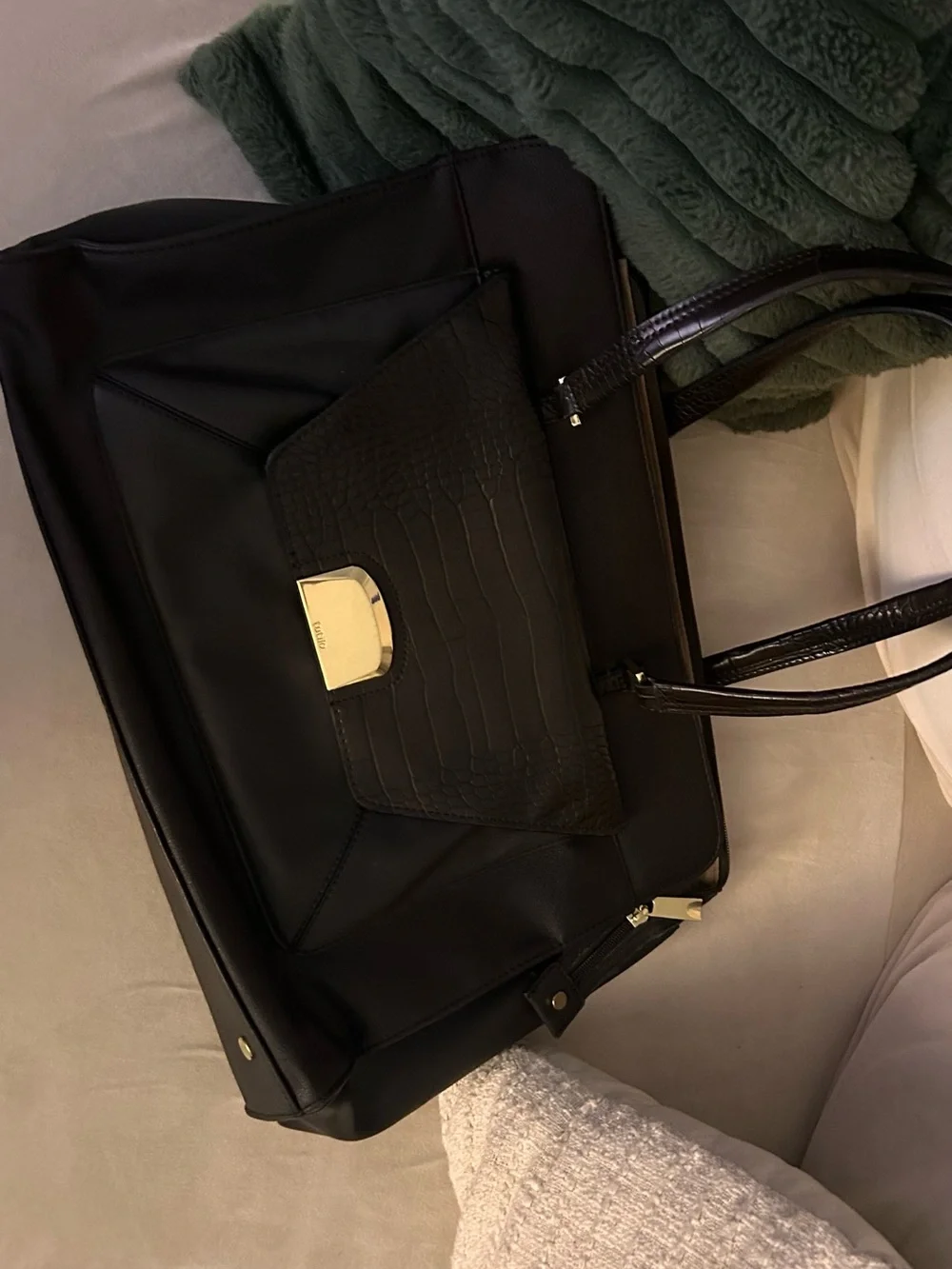 Tutilo Black laptop bag with Croc-Texture Flap